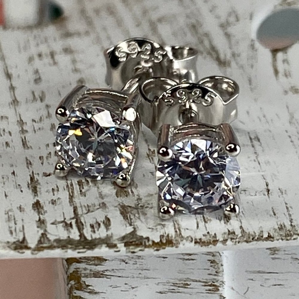 Sterling Silver Woman's 5mm Round Diamond Simulant CZ Stud Earrings